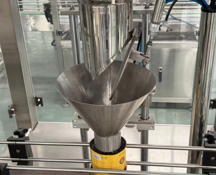 Combined weighing type filling and sealing production line
